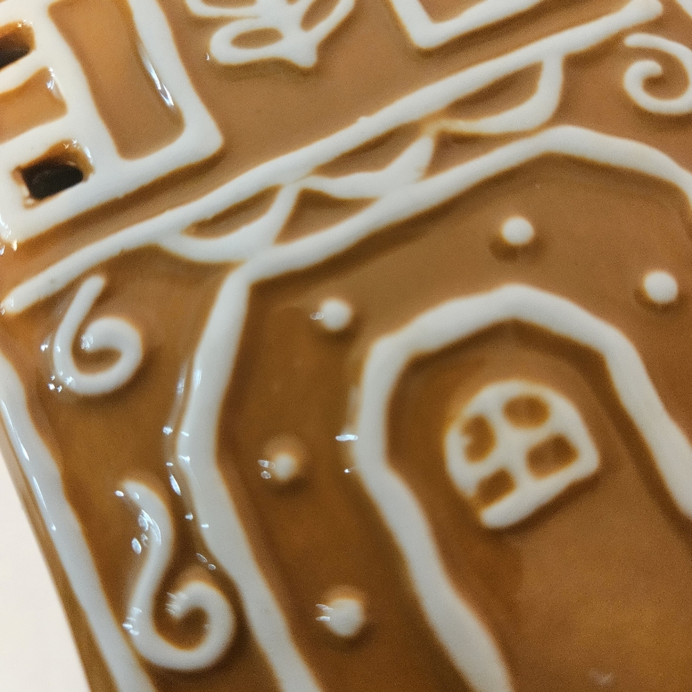 Wax Warmer Gingerbread House    Plug- in- Nightlight - Picture 5 of 10